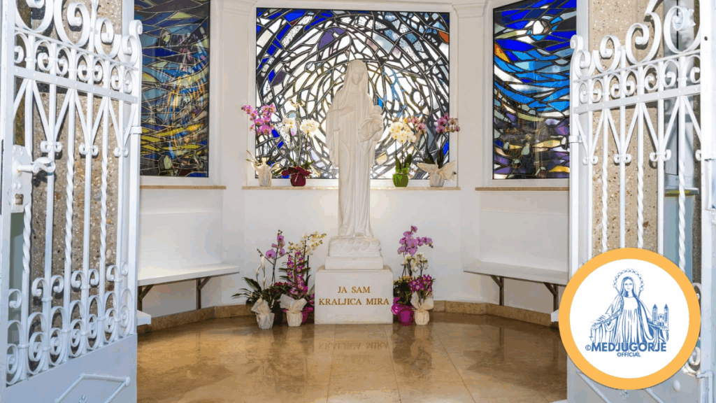 Cappella della Vita a Medjugorje con la statua della Regina della Pace