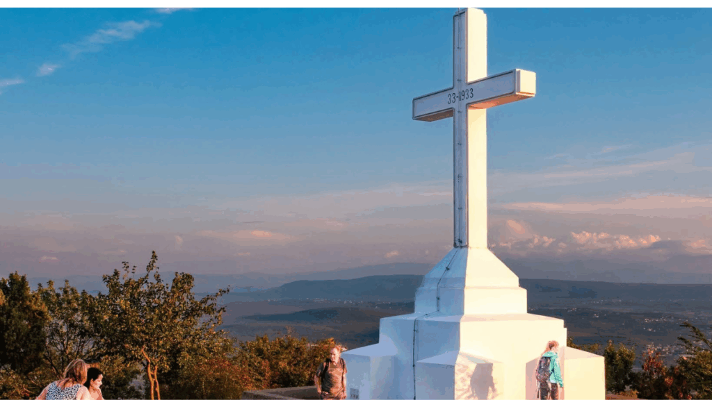 Croce Bianca sul Monte Krizevac di Medjugorje, luogo di preghiera e pellegrinaggio